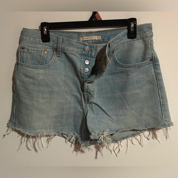 Levi's Pants - Levi's Wedgie Shorts with Frayed Hem size 31